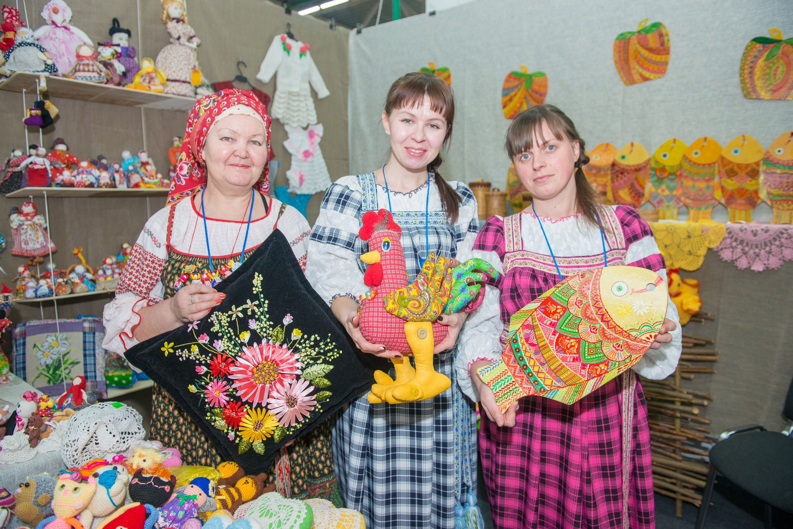 Мастера народного творчества. Народные промыслы ярмарка. Художественные промыслы народов Прикамья. Ярмарка русских народных промыслов. Ярмарка Мастеров народных промыслов.