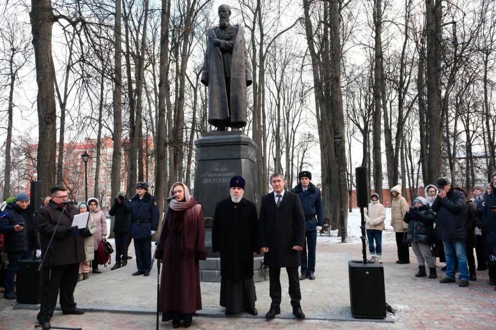 ​В Перми установили памятник писателю Федору Достоевскому