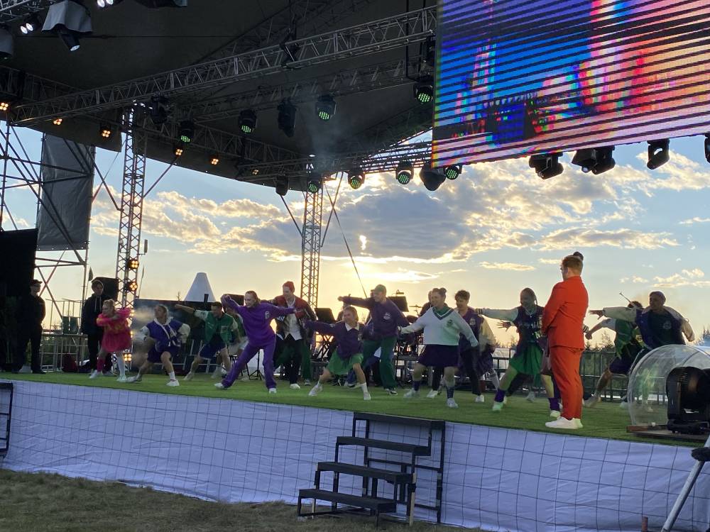 В Губахе на фестивале «Тайны горы Крестовой» показали мюзикл на закате 