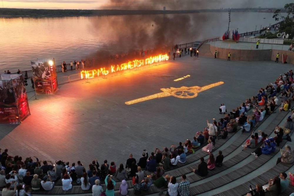 1000 «Свечей памяти» зажгли 22 июня на городской набережной