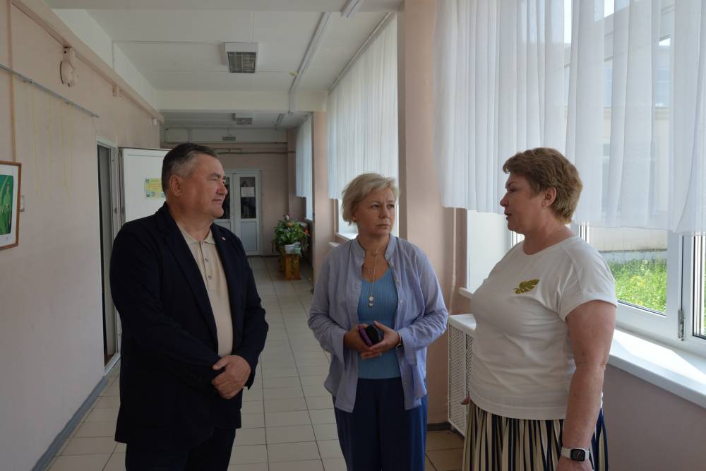 ​Спикер краевого парламента Валерий Сухих проверил ход работ на соцобъектах в Чайковском округе