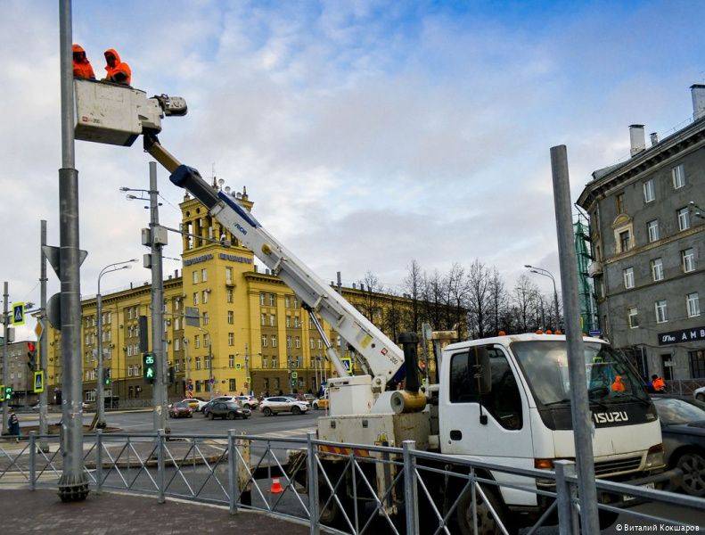 В Перми на ул. Революции начался монтаж контактной сети для трамваев
