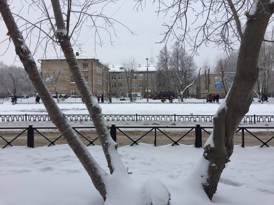 Охранник школы № 127 в Перми рассказала, как подростки попали в здание