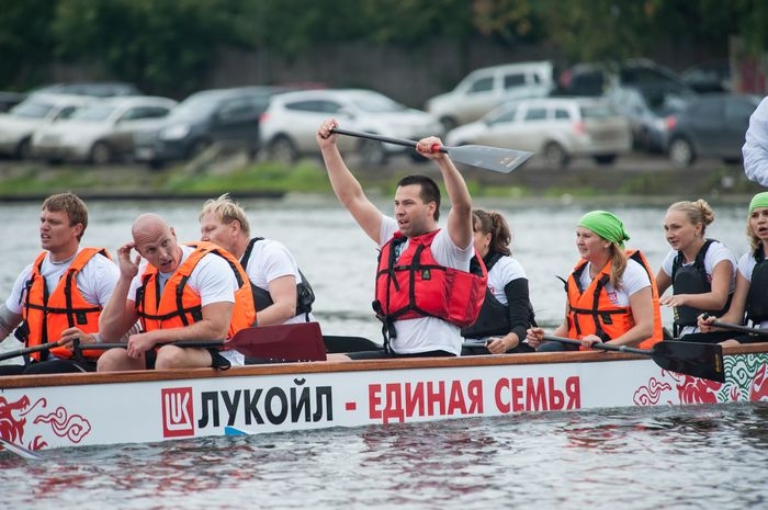 Гребля на лодках класса дракон