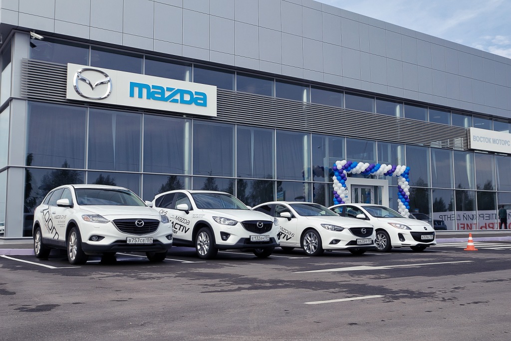 Автосалон в тольятти модельный ряд. Mazda Модельный ряд. Мазда центр. Автосалон Мазда. Автосалон Мазда Модельный ряд.